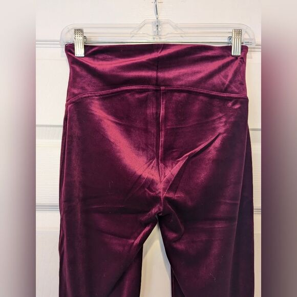 NWT Spanx Velvet Leggings Rich Burgundy sz M stretch shape soft comfy shiny yoga - Picture 7 of 8